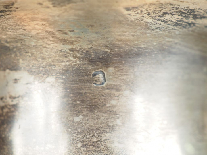 Vase en argent, poinçon Minerve, à décor de frises.  M.O : Risler   Ca