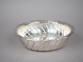 Vente aux enchères Jatte creuse de style Louis XV en argent, poinçon Minerve, bord polylo