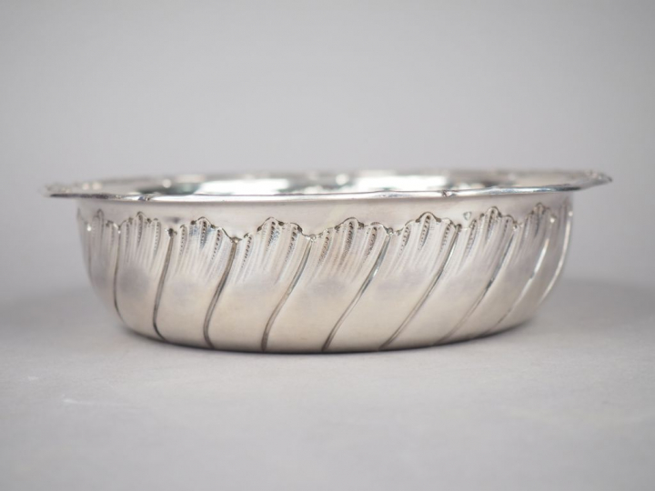 Jatte creuse de style Louis XV en argent, poinçon Minerve, bord polylo