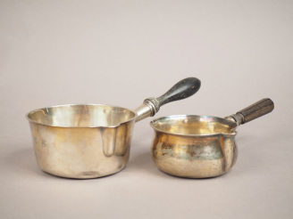 Vente aux enchères Ensemble comprenant :  - une casserole en argent, poinçon Minerve, man