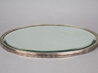 Vente aux enchères Centre de table à fond de glace en argent, à décor de godrons. Long. 4