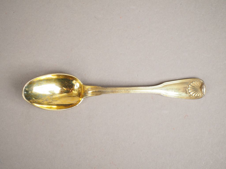 Suite de douze cuillères à café en vermeil, poinçon Minerve, modèle à 