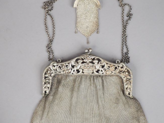 Vente aux enchères Deux différentes bourses en argent.  Poids. 342 g