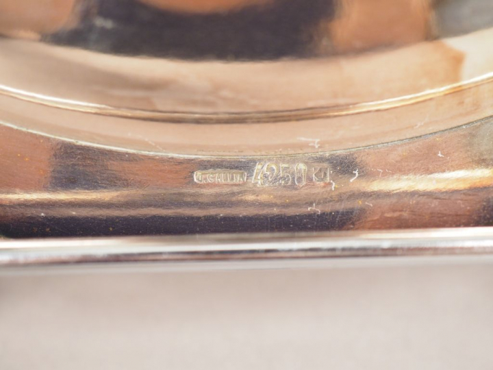 Vide-poche sur piédouche de style Art Nouveau, à décor de feuille de c