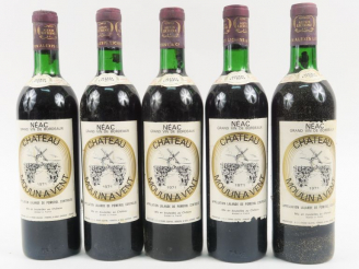 Vente aux enchères 5 BOUTEILLES CHÂTEAU MOULIN A VENT LALANDE DE POMEROL - 1971 - BG