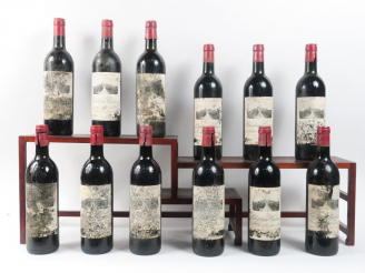 Vente aux enchères 12 BOUTEILLES CHÂTEAU CANON 1er GCC ST EMILION - 1978 - De BG à LB/EA/