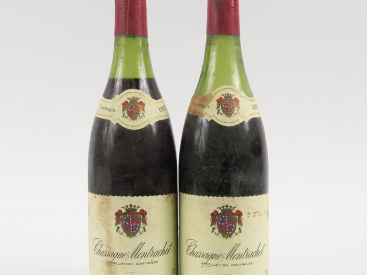 2 BOUTEILLES CHASSAGNE MONTRACHET E. MORILLON - 1982 - 4 CM/6 CM/1 CAP