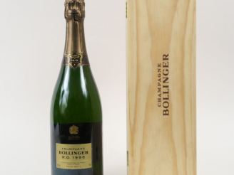 Vente aux enchères 1 BOUTEILLE CHAMPAGNE BOLLINGER R.D. - 1996 - COFFRET
