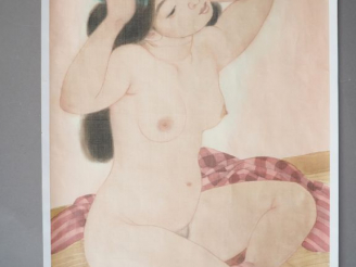 Vente aux enchères NGUYEN HOANH "Jeune femme au peigne" Impression sur soie. Signée en ba