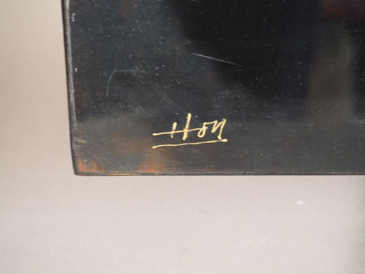 Indochine, vers 1970, HON. Panneau en laque représentant un village la