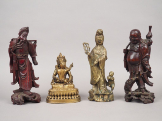 Vente aux enchères Ensemble comprenant :  - deux statuettes en bronze, l'une représentant