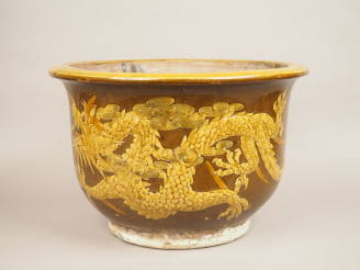Vente aux enchères Grande jare martaban, à décor de dragons.  Chine, vers 1920. Diam. 49 