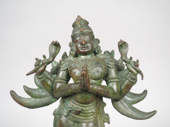 Statuette en bronze de patine verte représentant un Garouda antropomor