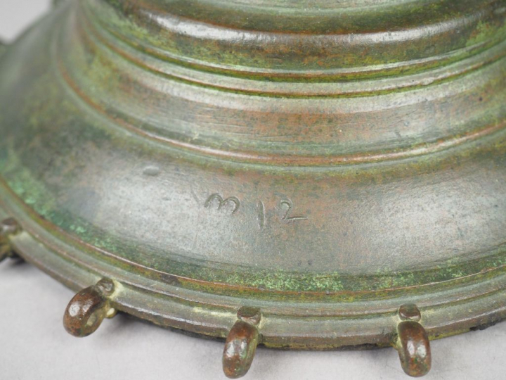 Statuette en bronze de patine verte représentant un Garouda antropomor