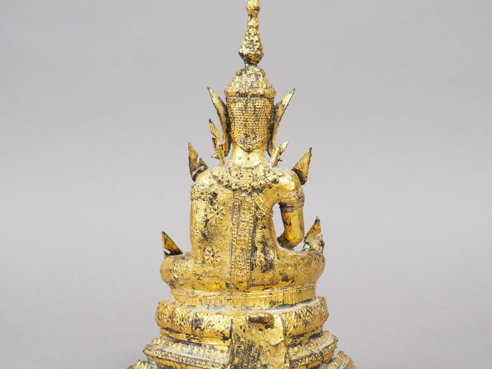 Statuette en bronze laqué et doré à la feuille représentant le bouddha