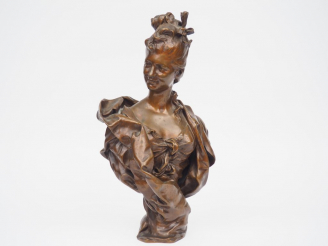 Vente aux enchères Henry Emile ALLOUARD. "Buste de jeune femme". Sculpture en bronze à pa