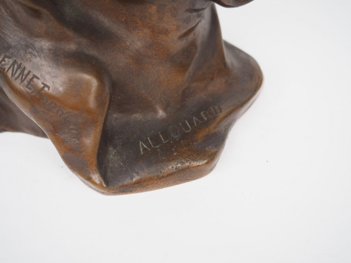 Henry Emile ALLOUARD. "Buste de jeune femme". Sculpture en bronze à pa