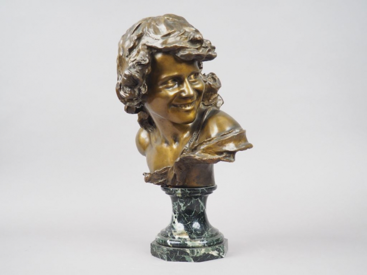 Jean-Antoine INJALBERT "L'enfant rieur" Sculpture en bronze.  Socle en
