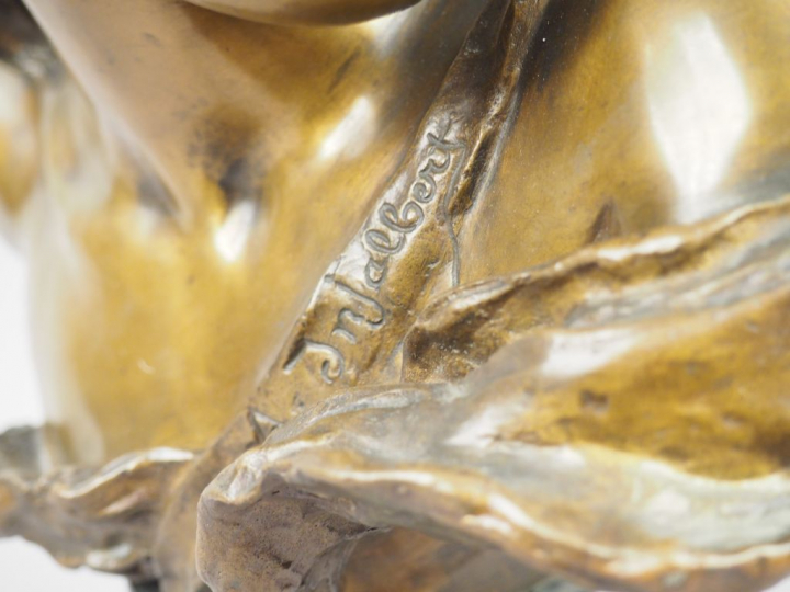 Jean-Antoine INJALBERT "L'enfant rieur" Sculpture en bronze.  Socle en