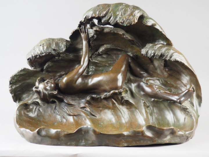Aristide de RANIERI. "La vague".  Sculpture en bronze à patine brune. 