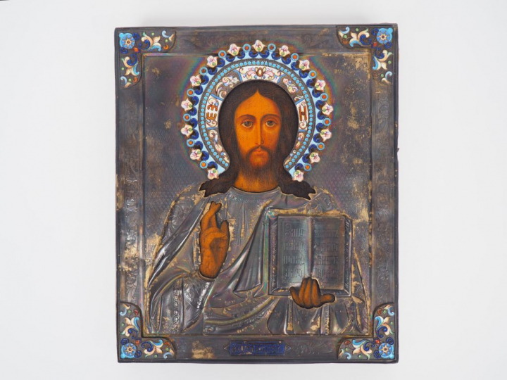 Icône russe XIXe en bois poychrome, rizza en argent et émaux polychrom