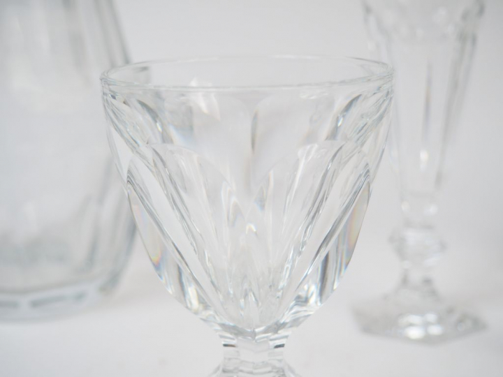 BACCARAT. Partie de service de verres en cristal, modèle 'Harcourt' co