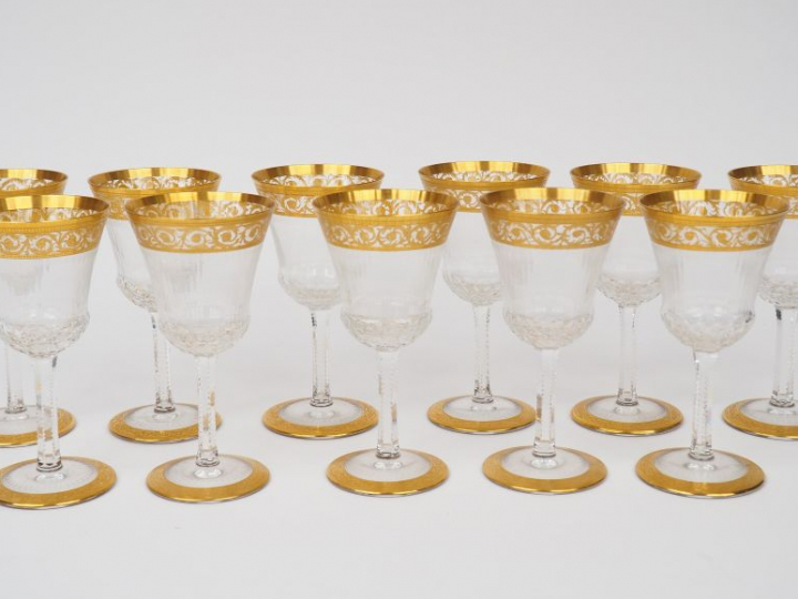 SAINT LOUIS. Onze verres en cristal, modèle "Thistle".