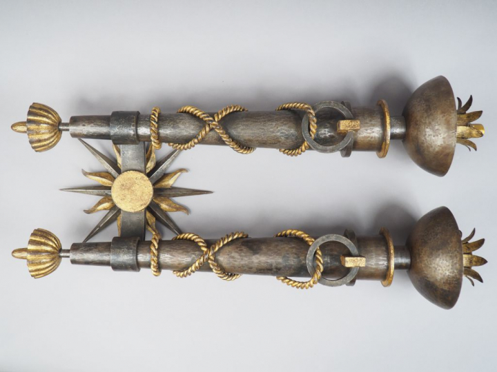 Gilbert POILLERAT (atttibué à).  Paire d'appliques doubles en fer forg