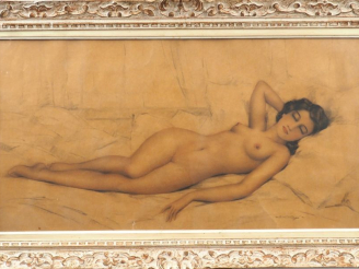Vente aux enchères LAUNAY. "Nue allongée". Dessin signé en bas à droite. Dim. 49 x 93 cm