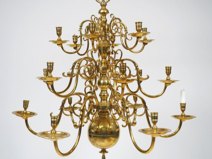Lustre de style hollandais en laiton, à trois couronnes de lumières. H