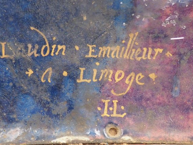 Plaque en émail peint polychrome avec rehauts de d’or représentant dan