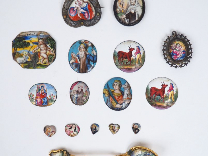 	Lot de 15 petites plaques en émail peint polychrome. XVIIème - XVIIIè