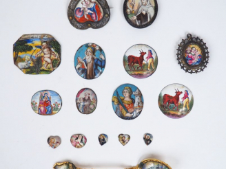 Vente aux enchères 	Lot de 15 petites plaques en émail peint polychrome. XVIIème - XVIIIè