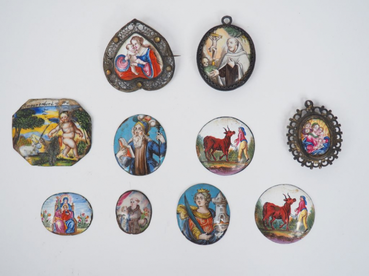 	Lot de 15 petites plaques en émail peint polychrome. XVIIème - XVIIIè