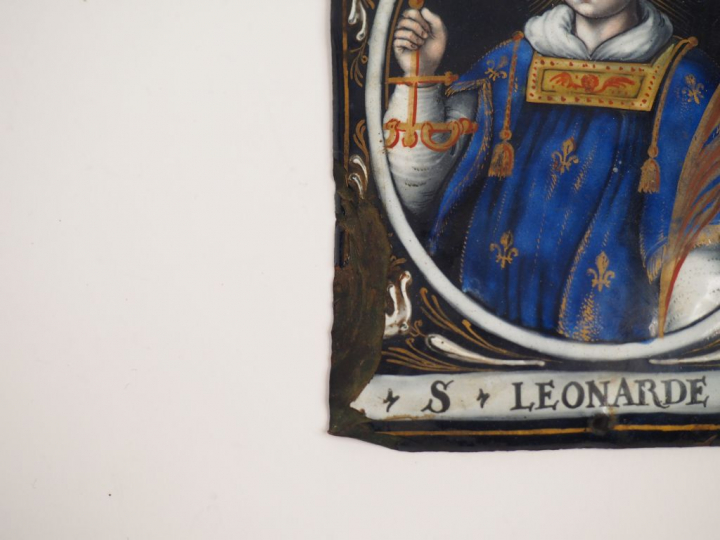 	Plaque en émail peint polychrome représentant saint Léonard dans un m