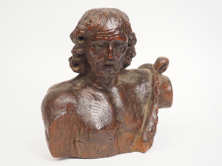 	Buste de Saint Jean-Baptiste en chêne sculpté. Vers 1600. Hauteur : 2