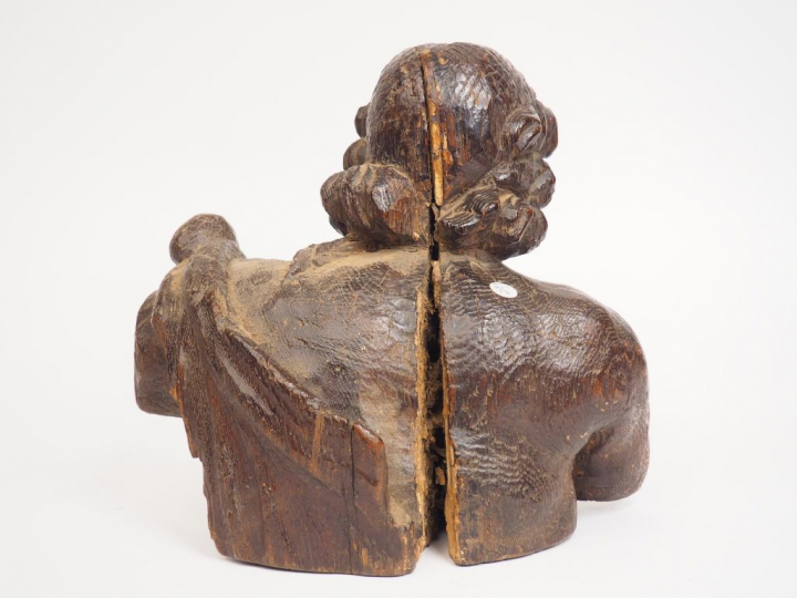 	Buste de Saint Jean-Baptiste en chêne sculpté. Vers 1600. Hauteur : 2