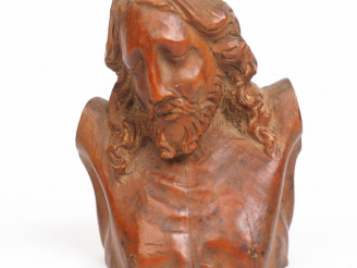 Vente aux enchères 	Fragment de crucifix XVIIème en buis.  H. 7 cm