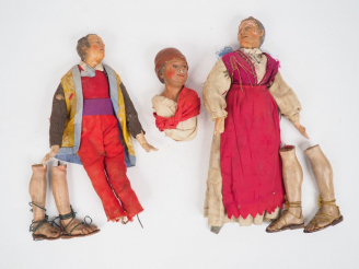 Vente aux enchères 	Fragments de santons napolitains en bois polychrome. L’un daté 1780. 