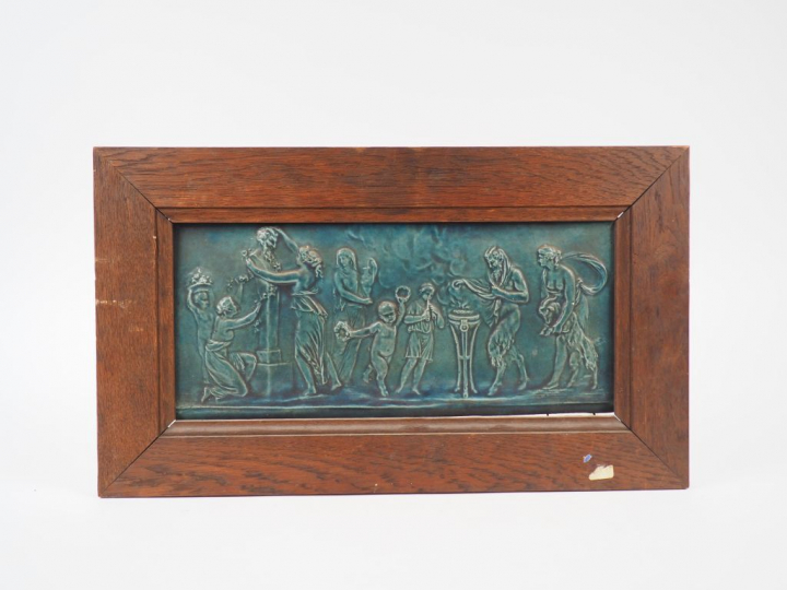	Plaque XIXème en faïence en léger relief, à décor de scène mythologiq