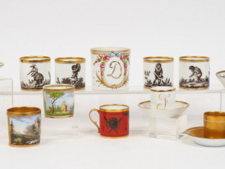 Vente aux enchères Petit ensemble de tasses fin XVIIIème et début XIXème, comprenant :  -