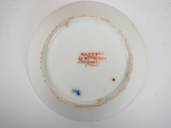 Petit ensemble de tasses fin XVIIIème et début XIXème, comprenant :  -