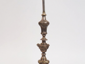 Vente aux enchères Base d’ostensoir ou de chandelier Louis XIV en bronze argenté, à décor