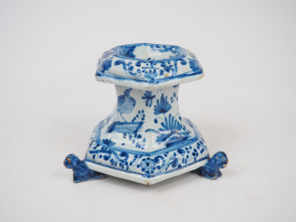 Vente aux enchères Grand saleron XVIIème en faïence, à décor en camaïeu bleu d’oiseaux et