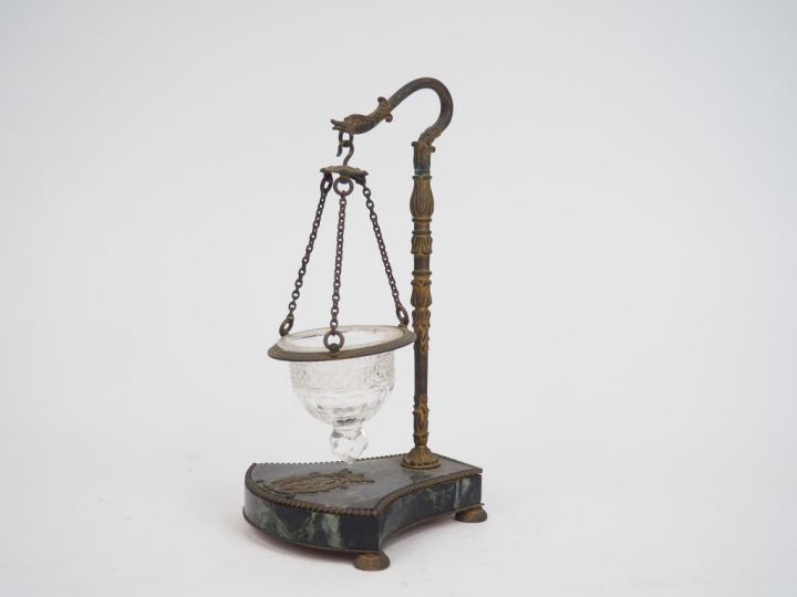 Veilleuse de style Empire en marbre vert, cristal et bronze, à décor d