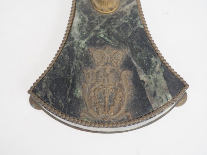 Veilleuse de style Empire en marbre vert, cristal et bronze, à décor d