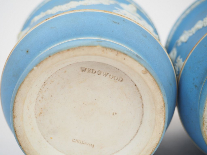 Paire de cache-pots en Wedgwood. H. 9 cm