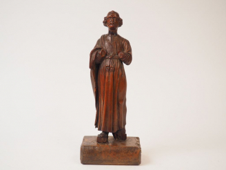 Vente aux enchères Sujet XVIIIème en bois sculpté "Apôtre" H. 26,5 cm  (petits manques et