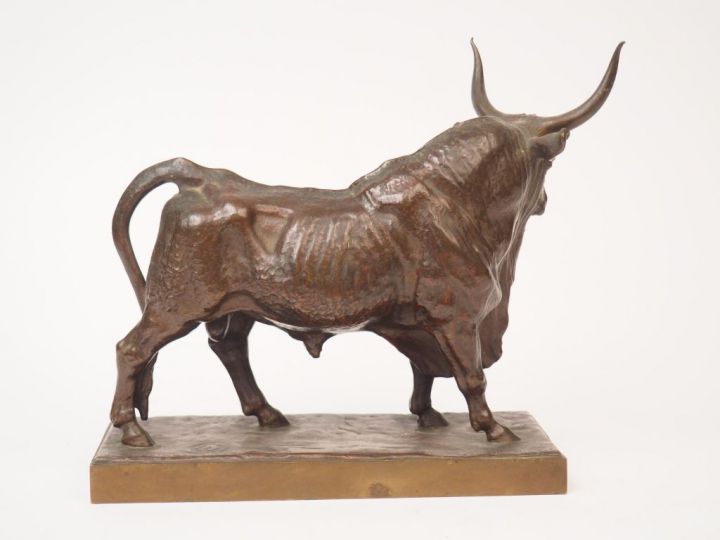 J. CLÉSINGER "Taureau romain" Sujet en bronze à patine brune. Fonte Ba