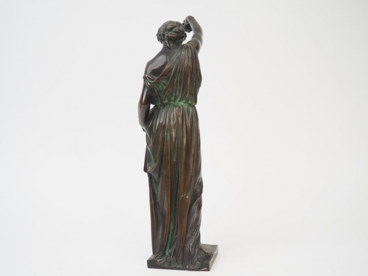 Aimé MILLET  "Jeune femme aux fleurs" Sculpture en bronze à patine ver